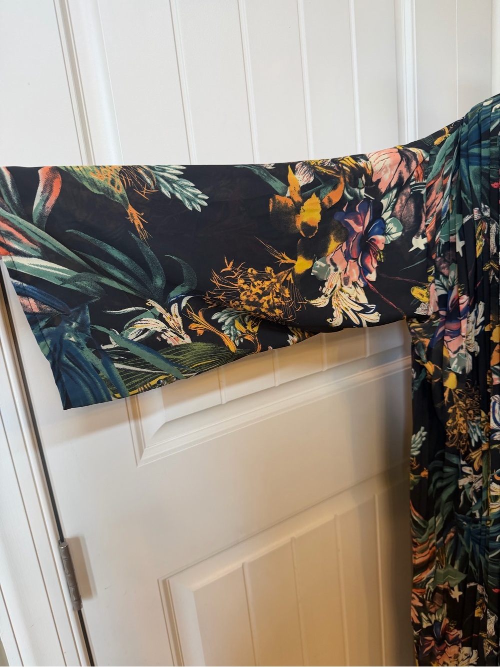 Anthropologie Black Floral Pattern Pleated Kimono Duster - Picture 5 of 7